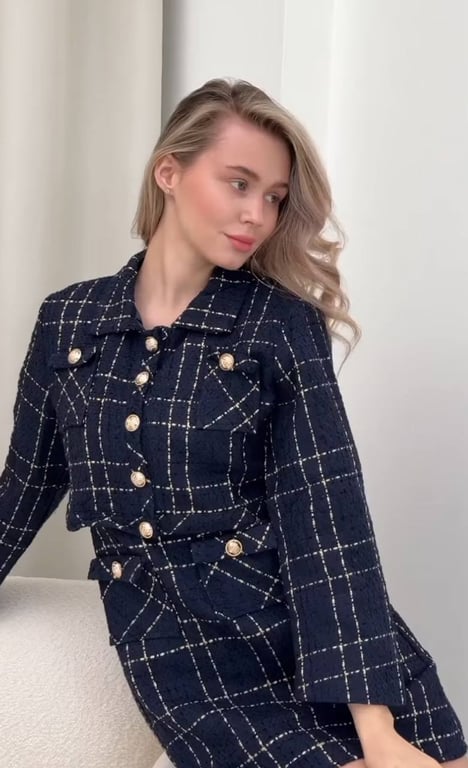 Короткі жакети можна по-різному носити у 2025