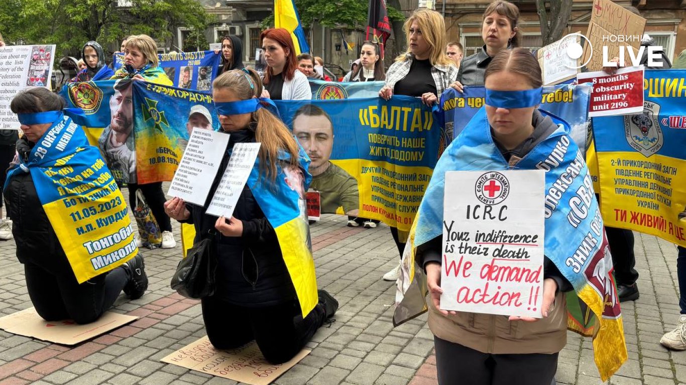 Мітинг та мовний скандал біля Червоного Хреста в Одесі - фото 2