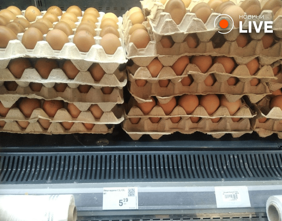 Яйця у супермаркеті "Фора"