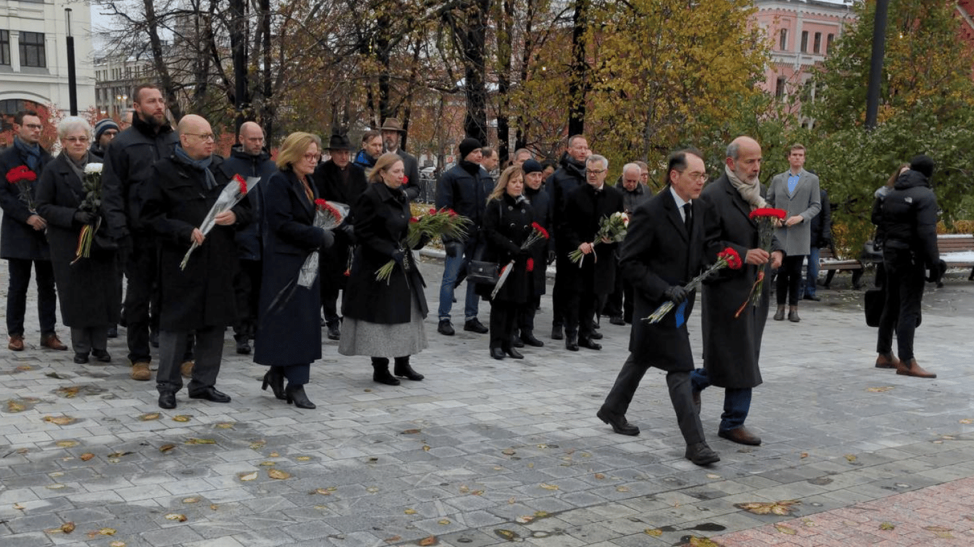 В Москве послы стран ЕС приняли участие в торжествах ко дню памяти жертв политических репрессий