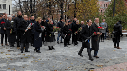 У Москві посли країн ЄС взяли участь в урочистостях до дня пам’яті жертв політичних репресій - 285x160