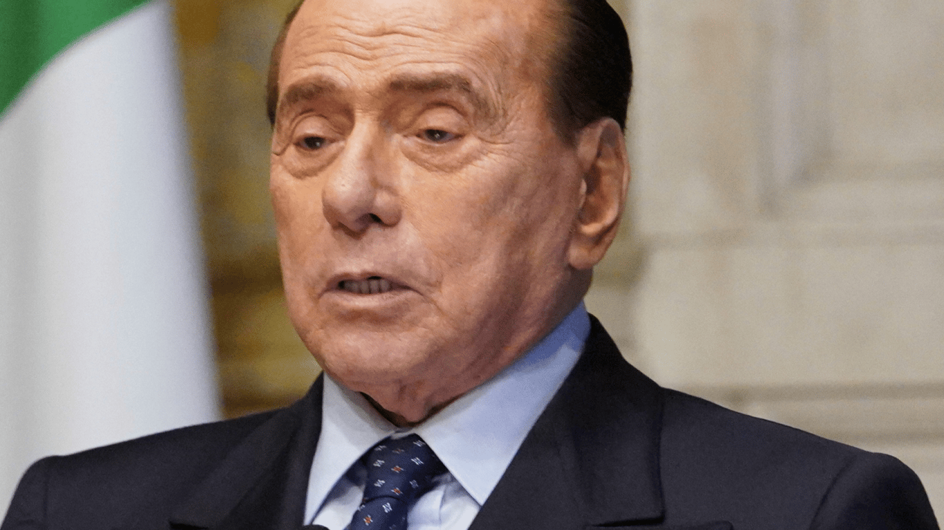 Сильвио Берлускони обвинил Зеленского в нападении на Донбасс: реакция МИД Украины