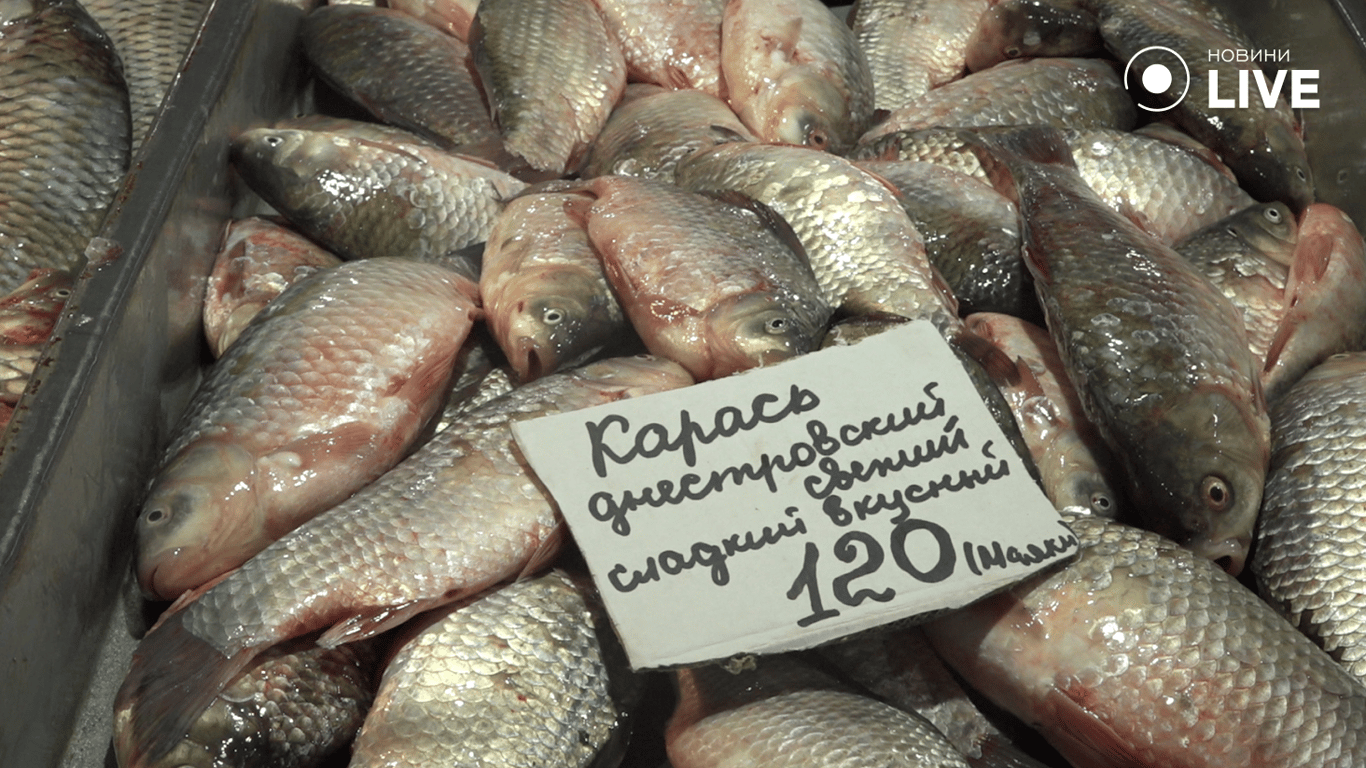 Карась на прилавку Привоза