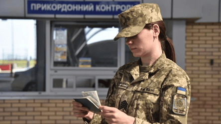 На пунктах пропуску сотні авто та пішоходів: черги на кордоні України - 285x160