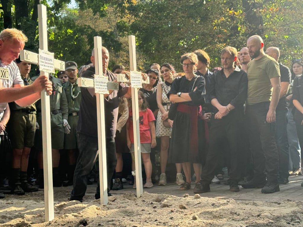 Батько родини на похованні. Фото: Новини.LIVE