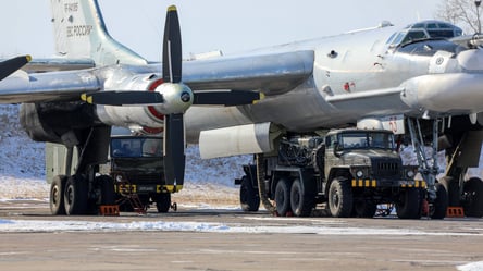Росія накопичує ракети й тягне до кордонів з Україною авіацію: якою може бути атака 24 лютого - 285x160
