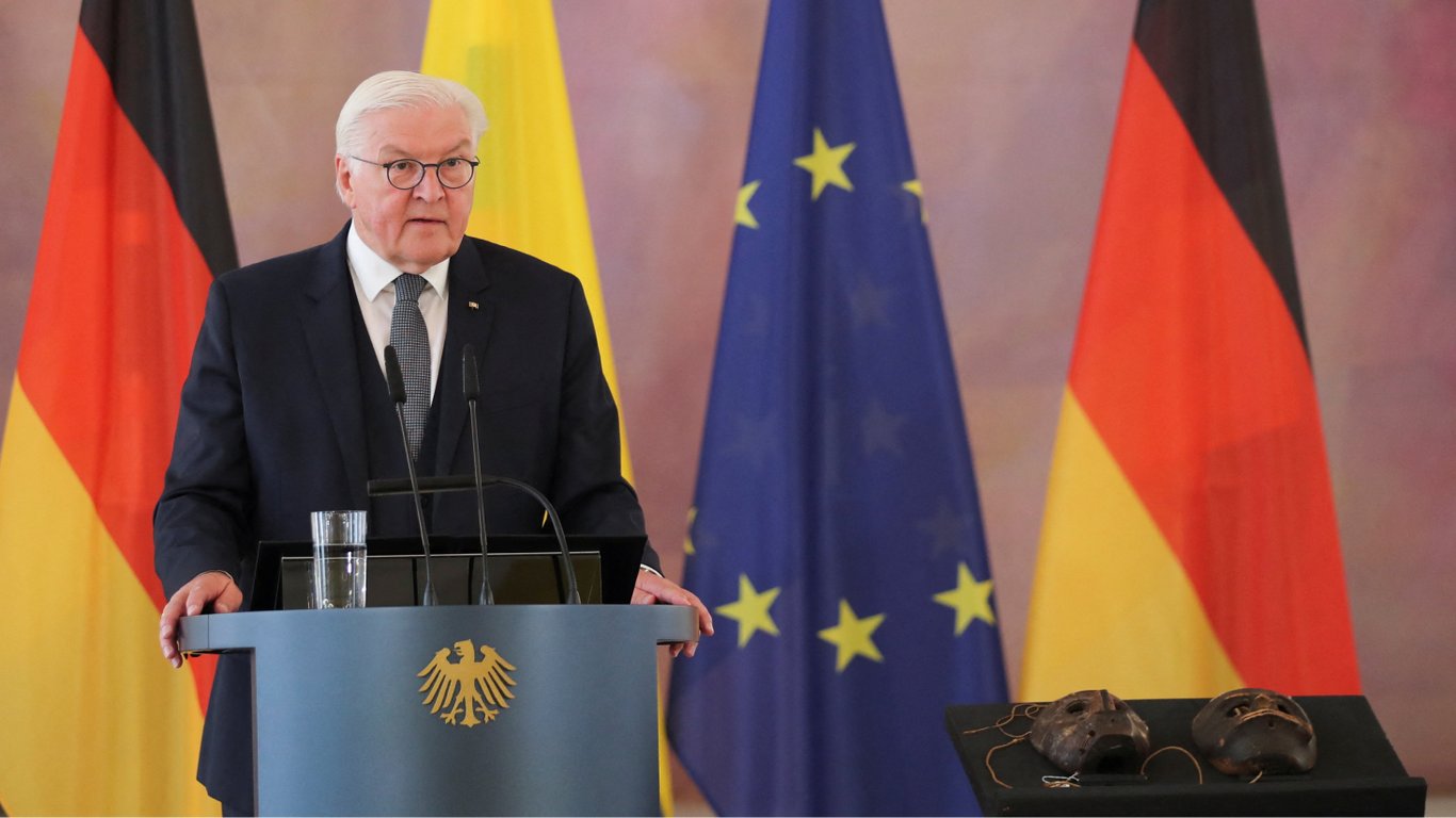 Штайнмайер высказал позицию относительно поставок Украине кассетных боеприпасов