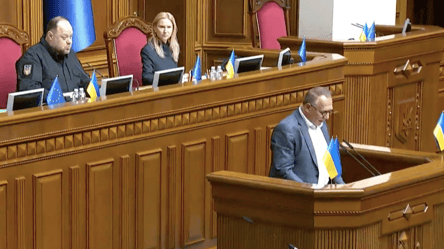 У Верховній Раді склав присягу новий депутат від "Слуги народу" - 290x166