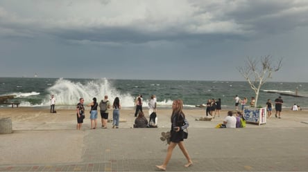 В одеському морі купатися небезпено: штормове попередження - 290x160
