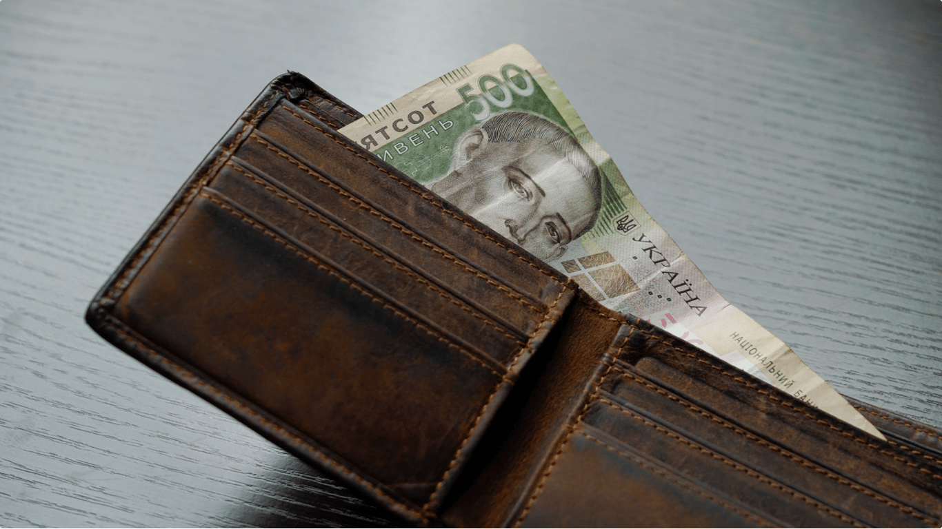 Зарплати у ТЦК та СП: скільки на місяць виплачують сторожам, прибиральникам і слюсарям