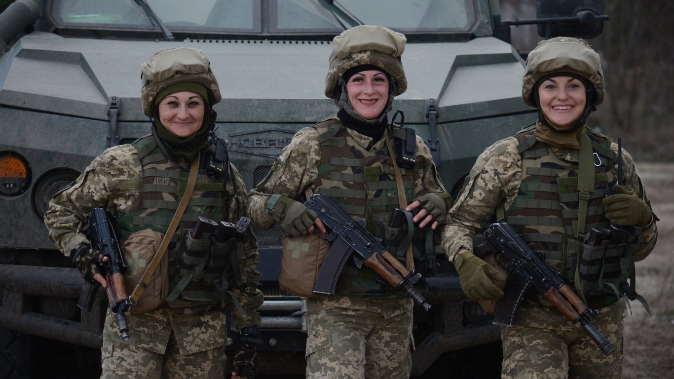 В какие сферы обороны можно привлекать женщин — мнение военного УДА