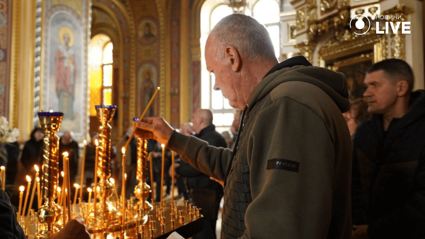 Поховання коміка Володимира Комарова