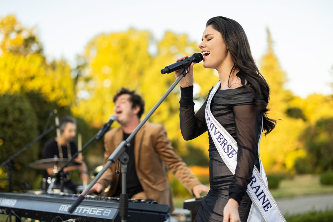 Переможниця конкурсу "Міс Україна Всесвіт-2023" Ангеліна Усанова та Дмитро Шуров. Фото: менеджмент заходу