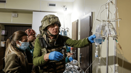 В "Азове" нужны боевые медики — платят высокую зарплату - 290x160