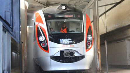 Укрзалізниця призначила додаткові рейси з Києва до Львова — графік руху поїздів - 290x160