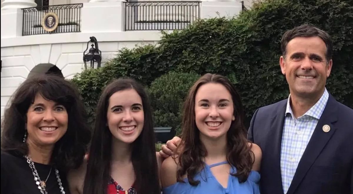 Реткліфф з родиною