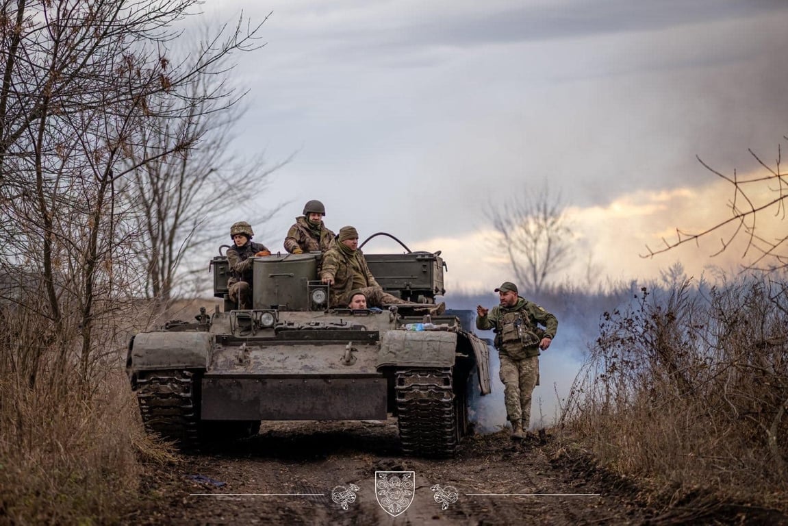Украинские бойцы на военной технике