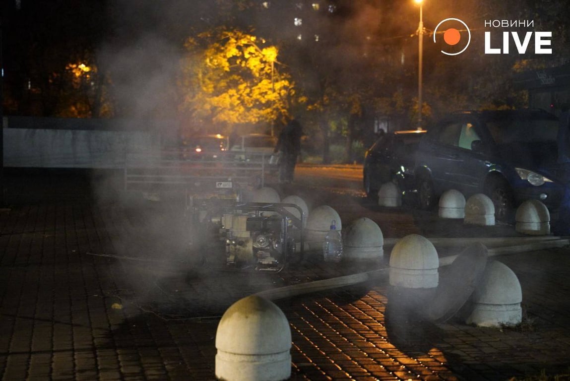 Підтоплення у Києві на вулиці Раїси Окіпної