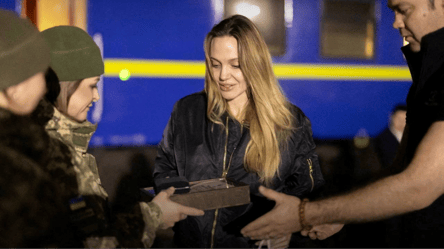 Важко, але надихає — Джолі висловилась про візит до України - 285x160