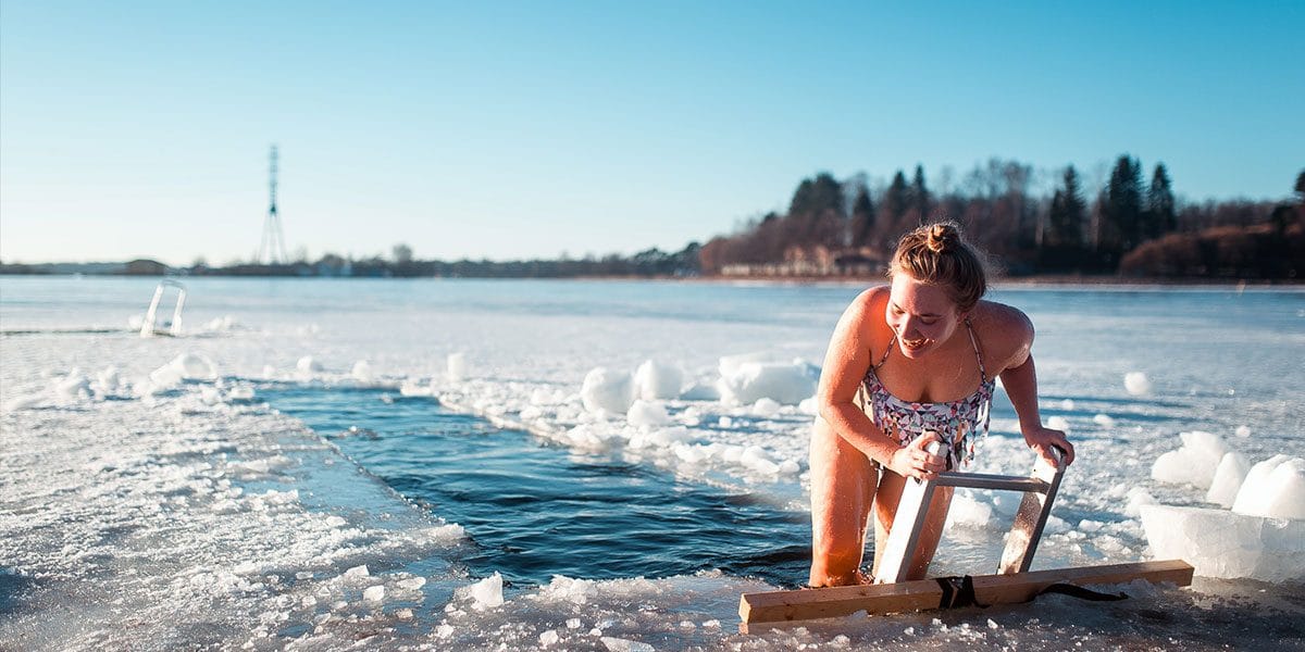 Девушка в воде