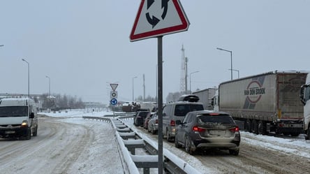 Придется простоять в пробках на двух КПП — очереди на границе - 285x160