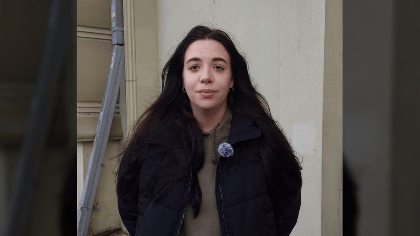 В центрі Одеси встановили незвичайну ялинку — фоторепортаж - фото 1