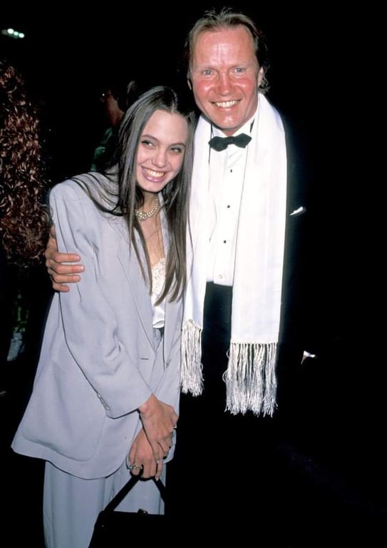 Джолі батько