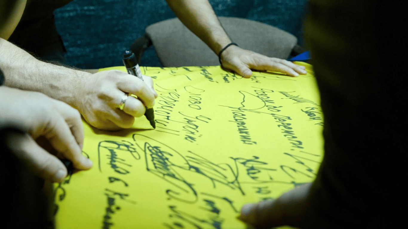 Зеленський привітав українців із Днем писемності та мови - фото 2