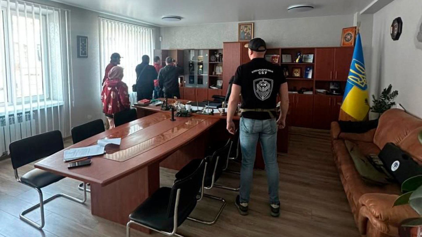 Поліція трьох областей "кришувала" вебкам та порнобізнес: деталі обшуків