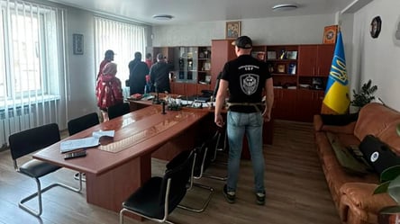 Поліція трьох областей "кришувала" вебкам та порнобізнес: деталі обшуків - 290x160