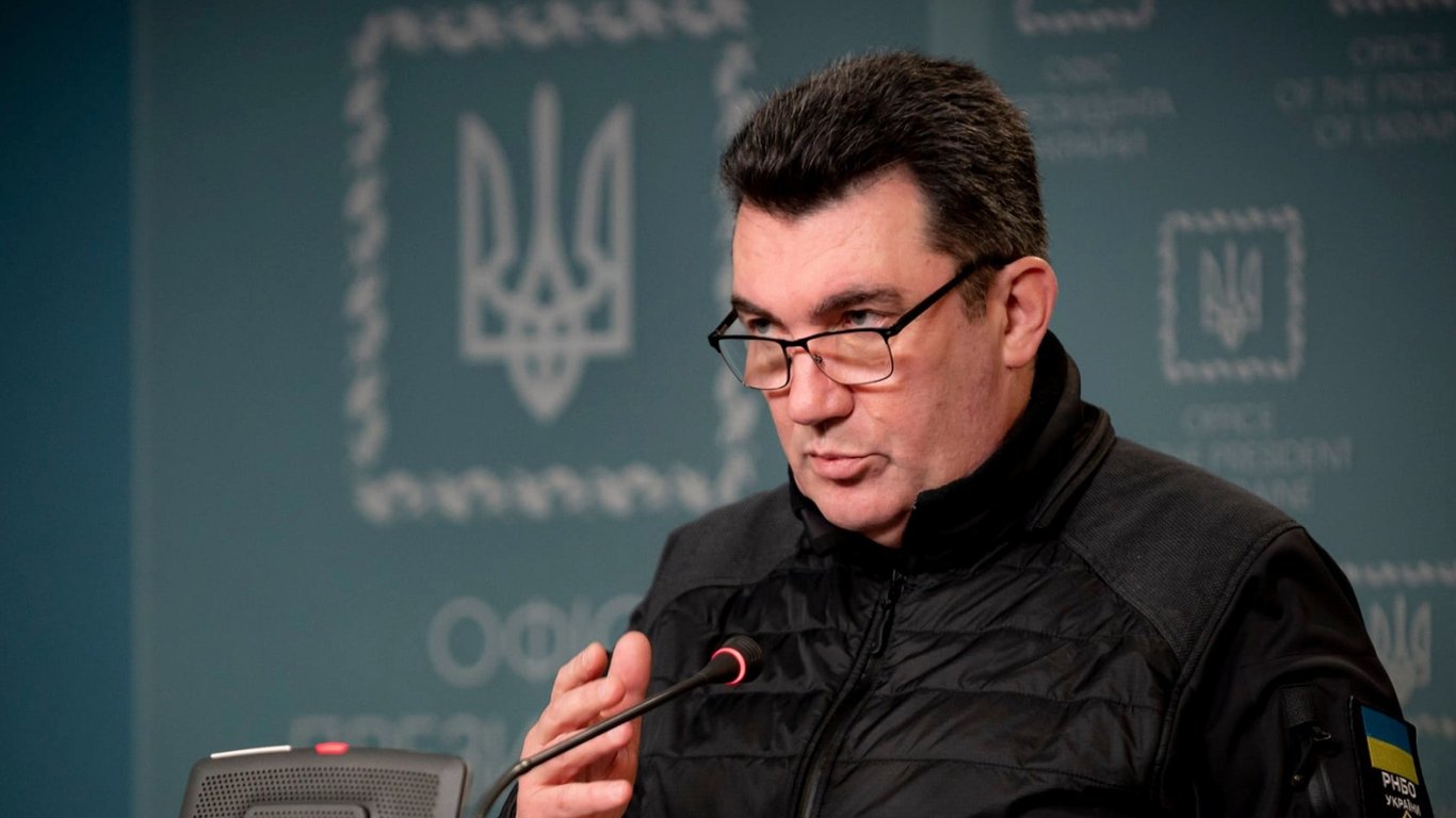 Лимит исчерпан: Данилов объяснил, на кого "играет" время в войне