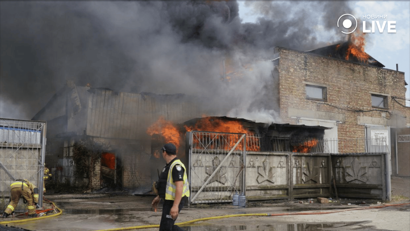 Ліквідація пожежі на Подолі в Києві 4 липня