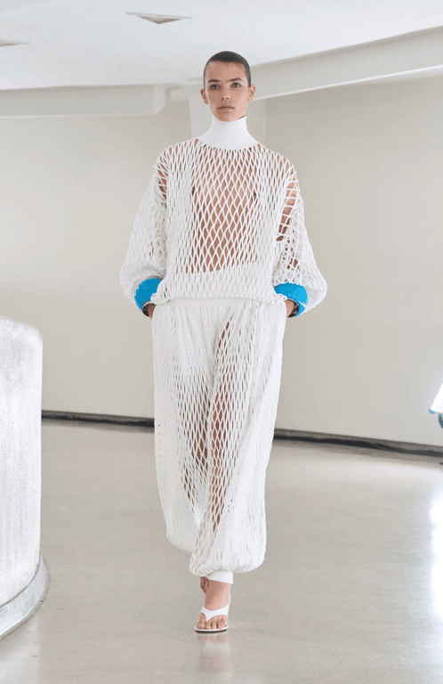 Massive bracelets deserve special attention