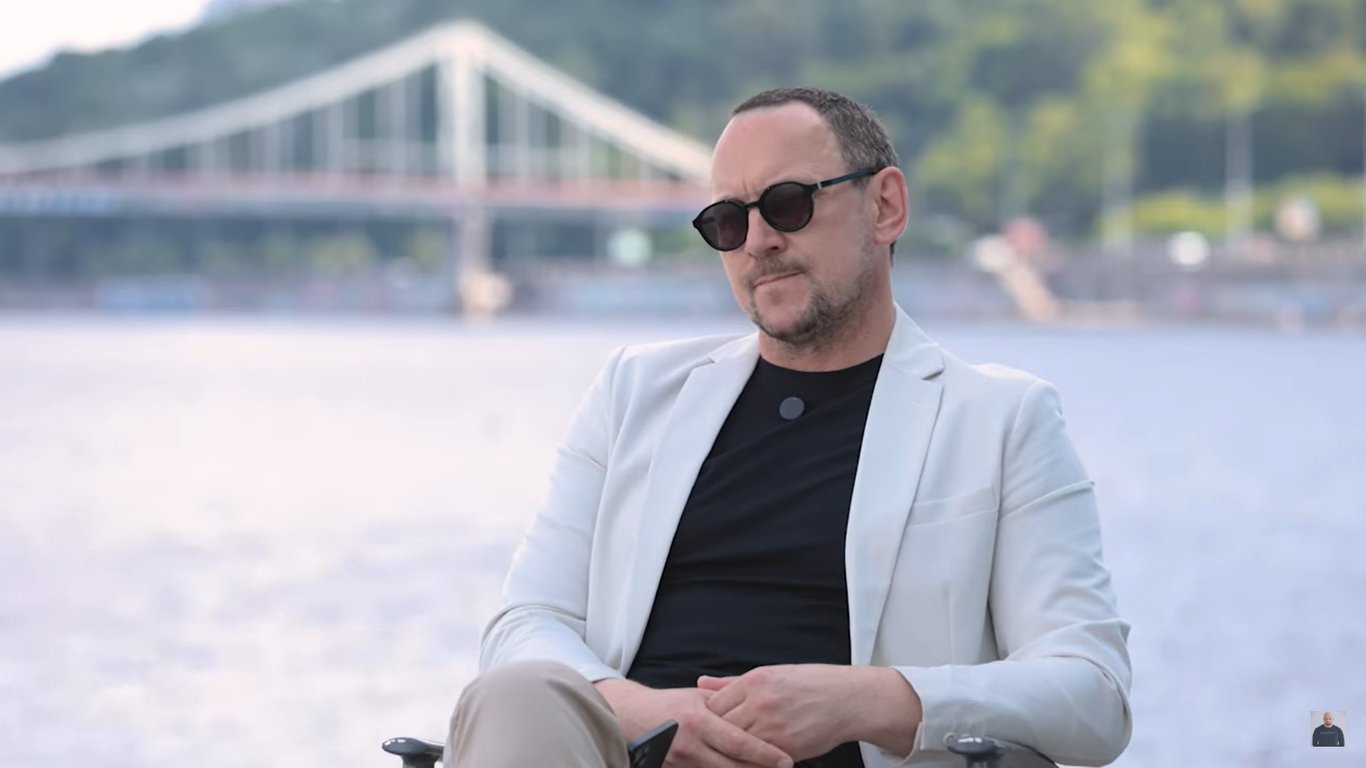 Український музикант Валерій Харчишин на інтерв'ю з Славою Дьоміним. Фото: скриншот