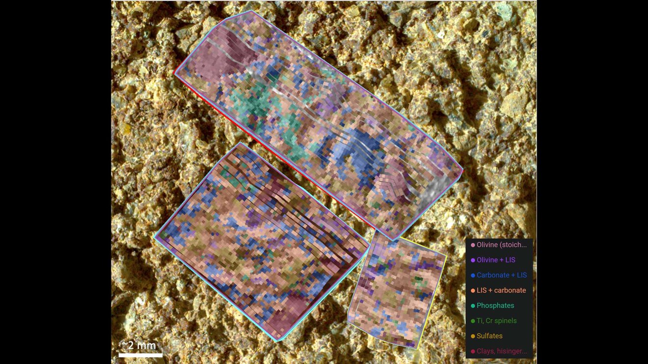 Марсоход проанализировал химический состав участка стертой скалы под названием "Водопад Узель". Изображение: NASA