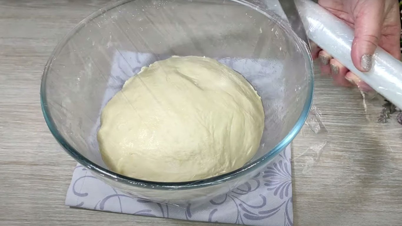 ліниві пиріжки на картопляному пюре