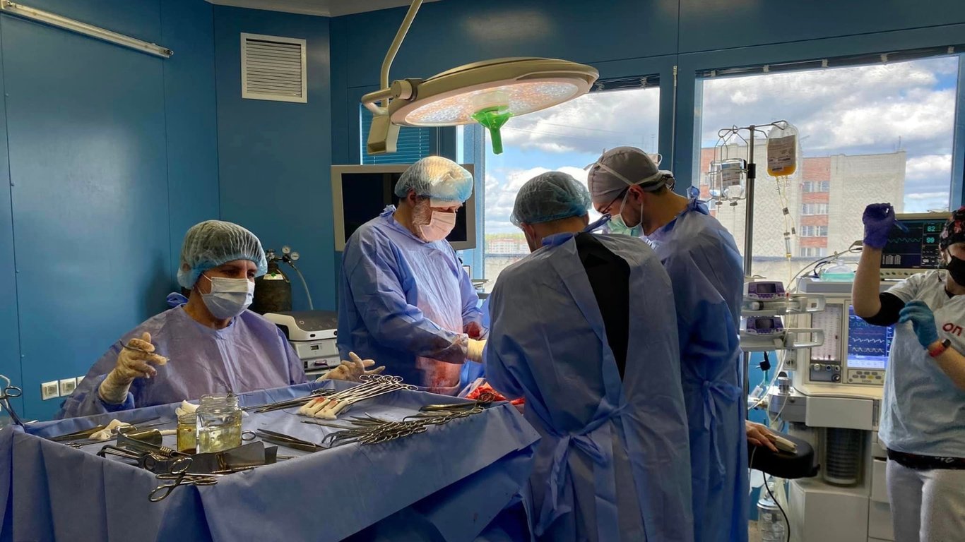 Львівські хирурги провели складну операцію