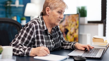 Выход на пенсию на 1,5 года раньше — кто из украинцев имеет право - 285x160