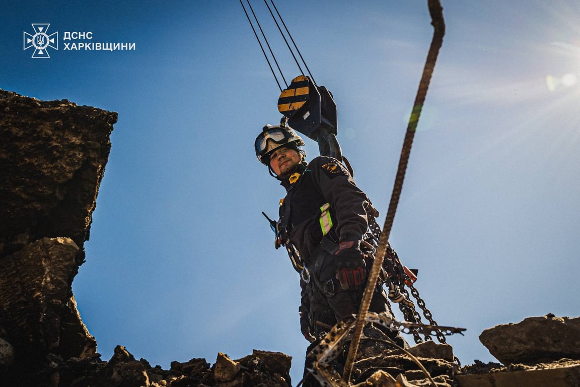 У Харкові досі шукають під завалами людей після ракетного удару 7 березня