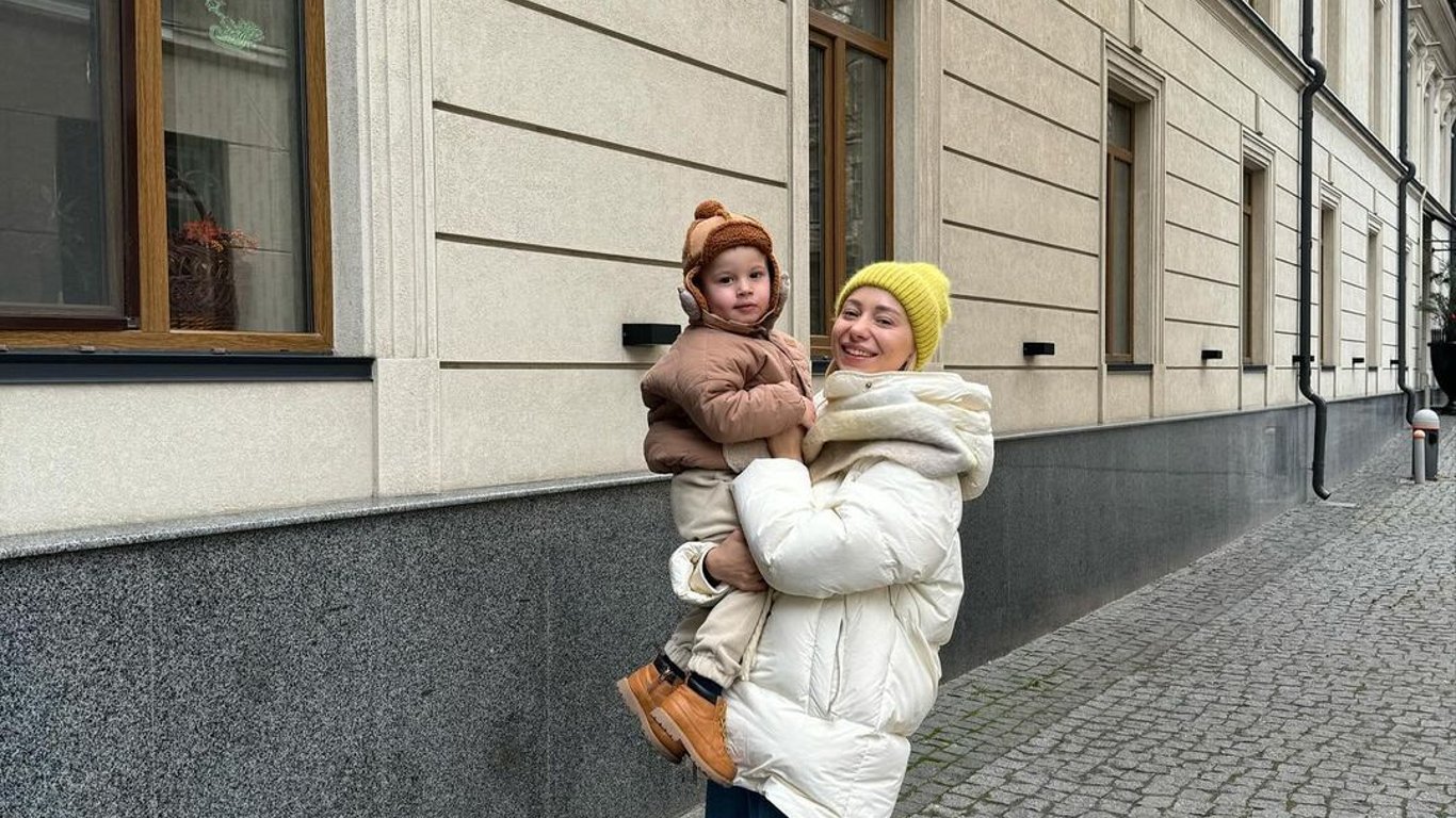 Жена Виктора Павлика рассказала о причинах задержки речи у их сына