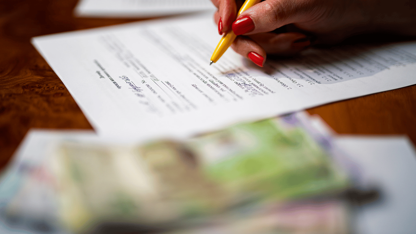 Договір про довічне утримання: як укласти та які ризики приховує документ для людей похилого віку