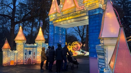 Во Львове открыли Парк фонарей — фото праздничной локации - 290x166