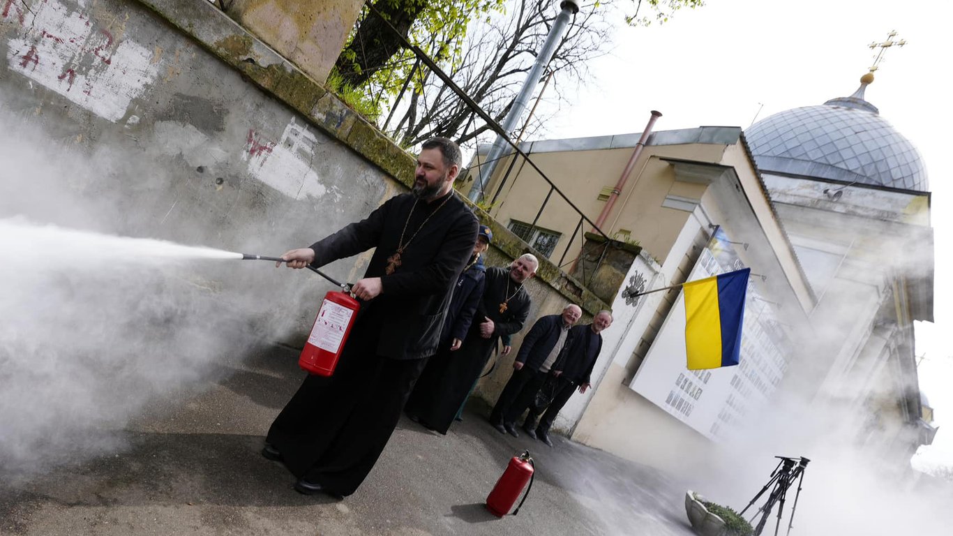 Безопасная Пасха: в Одессе спасатели проверили церкви