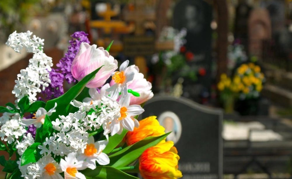Що не можна робити на кладовищі — важливі заборони