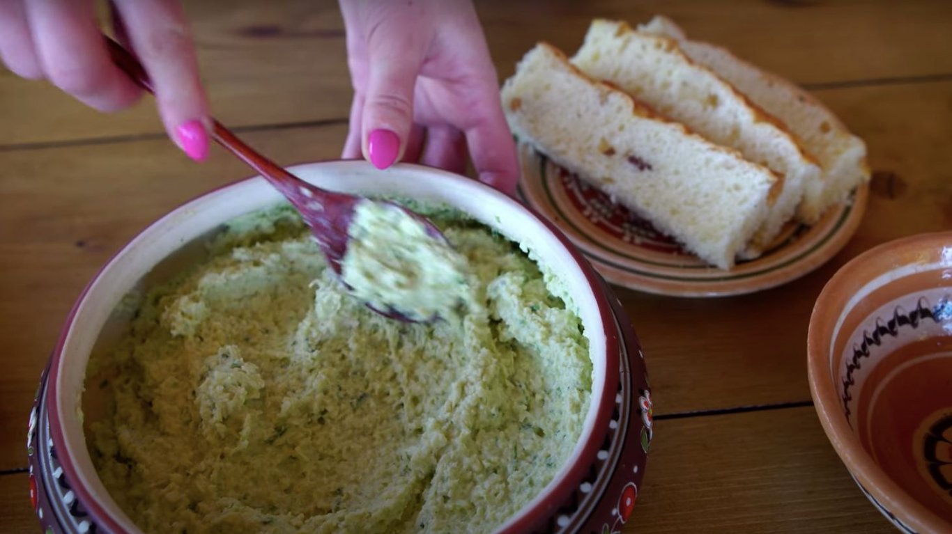 смачна закуска на Великдень для бутербродів, хрін з яйцями