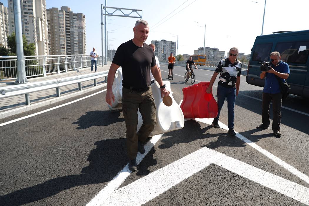Виталий Кличко на открытой транспортной развязке на Оболони. Фото: Виталий Кличко/Telegram