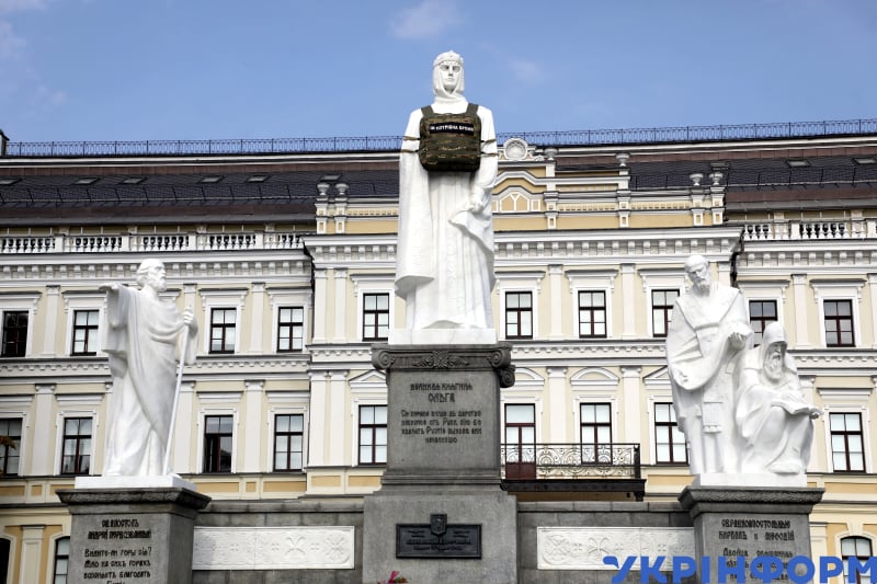 Памятник княгині Ользі в Києві