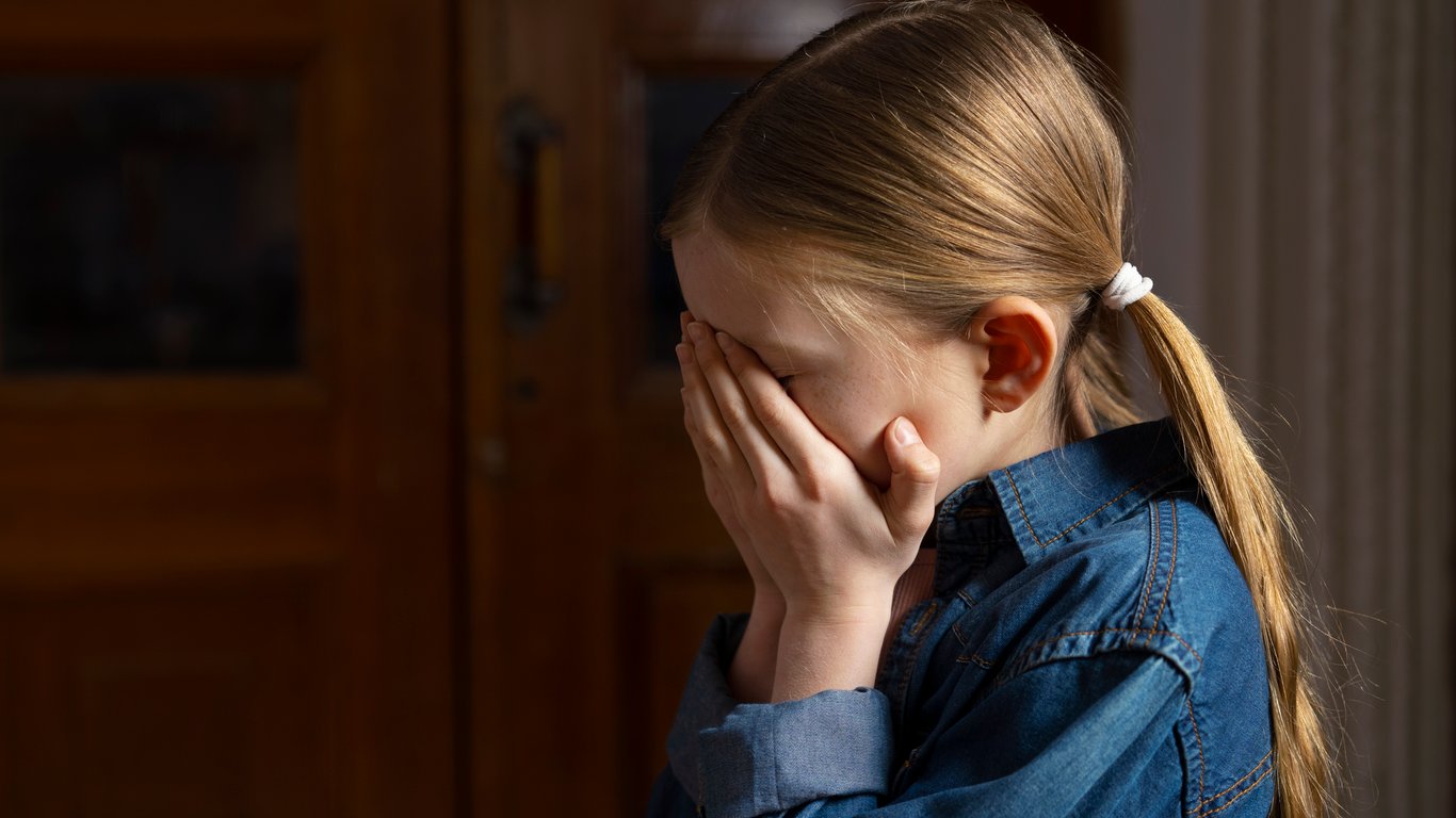У Чехії дівчинці плюнули в обличчя за те, що вона українка