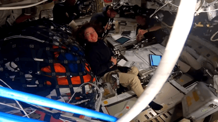 Астронавты NASA пролетели мимо Луны и обратились к Земле - 285x160