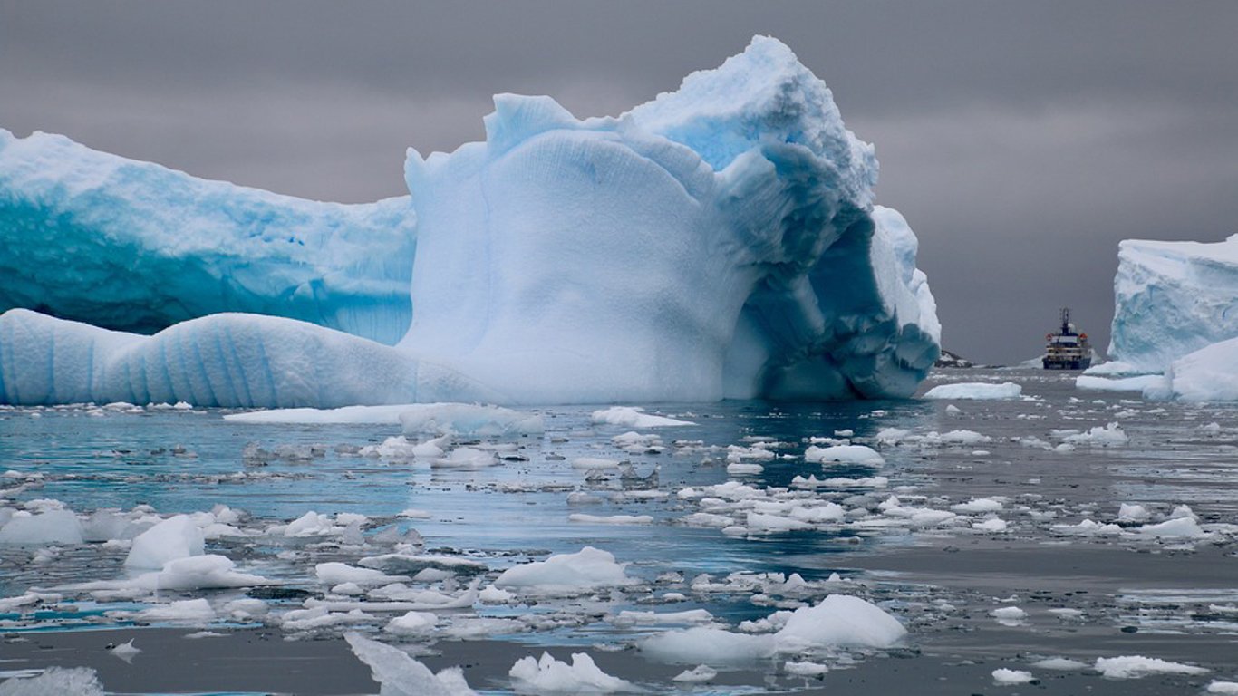Науковці показали, як велетенський айсберг відколовся від шельфового льодовика Антарктиди